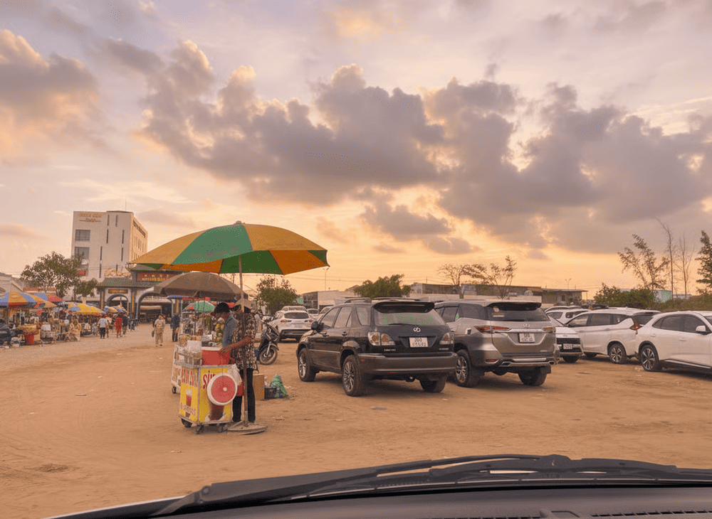 Khu vực đậu xe miễn phí tại Quán Âm Phật Đài